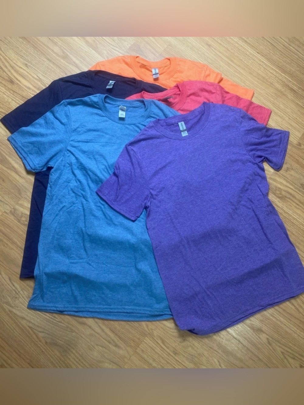 Gildan soft style 5  Crew Neck T-Shirts NWOT small unisex